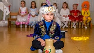 Волшебник показывает фокусы. Смешные медведи. Новогодний утренник "ЦИРК-4" в дет/саду №295