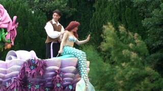 The Little Mermaid singing in Disneyland + Jasmine and Aladdin (HD)