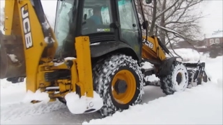 Трактор чистит снег! Очередной снегопад в Харькове (Украина).Погода.