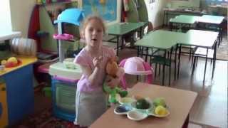 Девочка Лиза поёт очень красивую песню... mp4