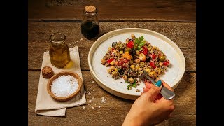 Салата с киноа и разноцветни домати