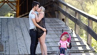 KISSING PRANK: ПОЦЕЛОВАЛ МАМКУ В ПАРКЕ!