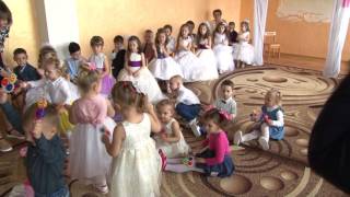 Привітання друзів з молодшої групи. Пісня "Черепаха"