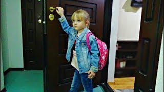 Маргарита ПОТЕРЯЛАСЬ Мама и папа ее ищут Margarita was lost Mama is looking for a child