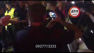 Второе Видео с места
нашего читателя Юлии

драка между копами и местными жителями.... Попытка самосу