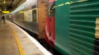 ( Special Video )Ktt through train stop at MTR University Station