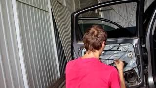 ремонт электро стеклоподъемника задней двери Volkswagen Passat B5 снятие обшивки