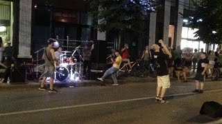 Уличные рок-музыканты и подтанцовка Краснодар 7 августа 2016. Rock'n'Roll