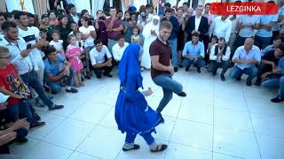 Маленькая Девочка Красиво танцует лезгинку