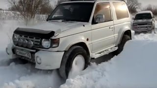 Off road 4x4 Acura MDX Kia Sportage Mitsubishi Pajero Toyota Hilux