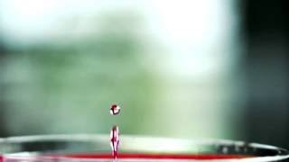 Потрясающе! Капля воды,500 кадров в секунду.Slow Motion Drop of Water HD Stock Video