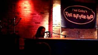 Mattanja sings at the Bitter End, New York