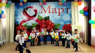 Детский танец "Я люблю свою лошадку".Младшая группа.Праздник 8 Марта.