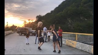 Новая Ловзар Чеченская Лезгинка на Дороге С Девушками 2019 ALISHKA ELCHIN ELVIN SEVCAN