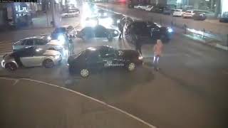 Кавказцы с автоматами танцуют лезгинку.Калуга.