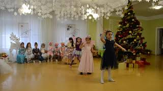 Красивый танец Звездочек Новогодний утренник в детском саду