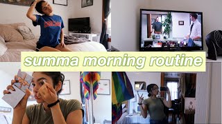 MY USUAL SUMMER MORNING ROUTINE .... I sat around and folded laundry lol