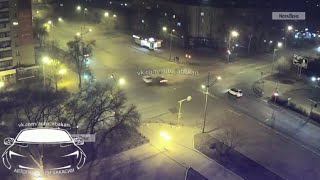 Мерседес в Абакане на скорости протаранил такси: водитель-перевозчик погиб на месте