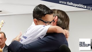 Menino venezuelano diz que sonha em ser como Bolsonaro para salvar seu país e...