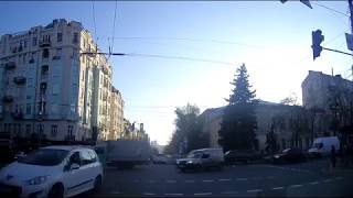 Живем в центре Киева, едем на вокзал встречать друзей