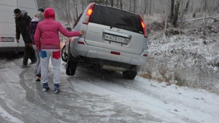 Аварии зимой , Любители летней резины зимой , на лысой резине