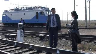 Локомотивы готовят к зиме в Арыси