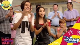 De Middelste van 7 | Beast zijn halve verjaardag | Disney Channel BE
