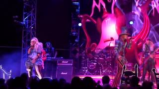 Mad T Party Band, Baby One More Time / It's Gonna Be Me