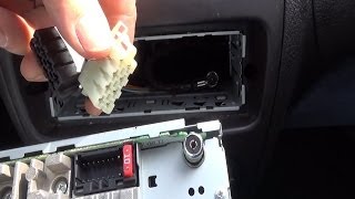 Ein werkseitig Autoradio durch ein Pioneerautoradio Schritt für Schritt ersetzen