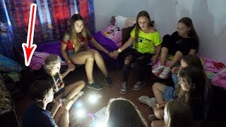 ПРАНК НАД ДОЧЕРЬЮ ВЫЗВАЛИ ДУХ ЧАРЛИ В ЛАГЕРЕ ВСЕ В ШОКЕ