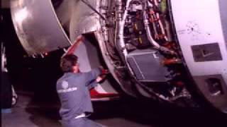 A320 aircraft CFM56 engine Manual Opening and Closing of Thrust Reverser Pivoting Door