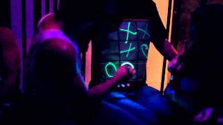 Wear The Party Leucht-Shirt