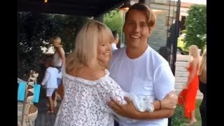 Алла Пугачева и Максим Галкин показали страстные танцы. Максим Галкин жжет, Майкл Джексон отдыхает.