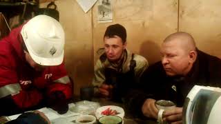 север вахта Приобка под Ханты-Мансийчком, зима рабочий момент, обычная, рутинная, утренняя  планерка