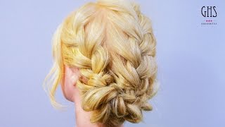 シンプルな編み込みアップヘアアレンジ