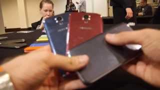 Samsung Galaxy S4 kék és piros okostelefon bemutató videó | Tech2.hu