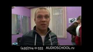 DJ Groove showing his Audio School / Грув делает экскурсию по Audio Школе