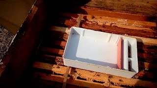 Весенняя стимулирующая подкормка пчел сахарным сиропом с добавлением: витамин+микроэлементы.