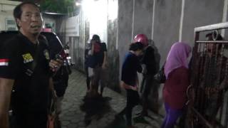Cewe Jilbab Ketahuan Mesum, Pacar Kabur