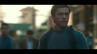 Человек Паук - Возвращение домой. Сцена из фильма - Паркер переодевается в костюм человека паука