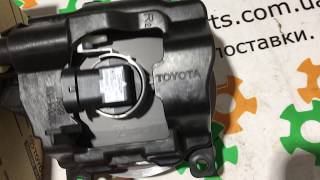 8121060200 Оригинал противотуманная фара правая туманка галогенка бампера Toyota Rav4 Cruiser 200