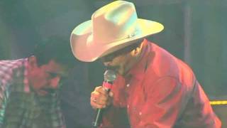 Emilio Navaira - Ella Es Asi (En Vivo) El Regreso Del Rey