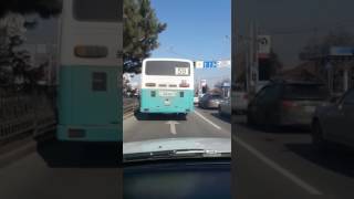 Автобус - поворот с неположенного ряда. Алматы