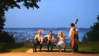 Curly Strings "Maailm heliseb"