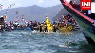 UPACARA ADAT LABUH LAUT LARUNG SEMBONYO