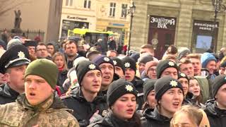 Сьогодні в центрі Львова урочисто заспівали Гімн України