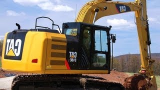 Экскаватор Забирается На Вагон
