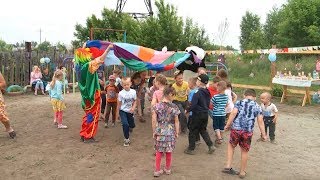 "Жители Чемровки сами организовали детскую площадку" (Будни, 01.07.19г., Бийское телевидение)