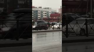 Во Всеволожске таксист, на глазах у девочки, сбил её отца
