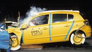 Mercedes A Class vs Opel Astra (Crash Test)